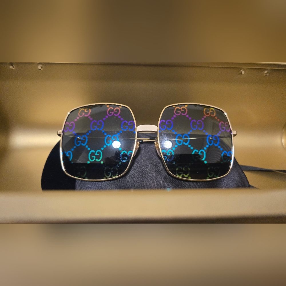 Gucci Square Sunglasses with Multicolor Logo